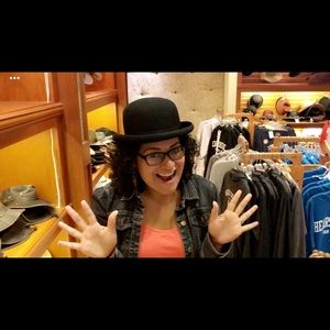 Meet your Posher, Elizabeth